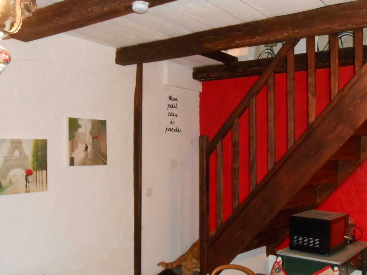Chat Noir Gite Et Chambre D'Hotes Genouille  Zewnętrze zdjęcie