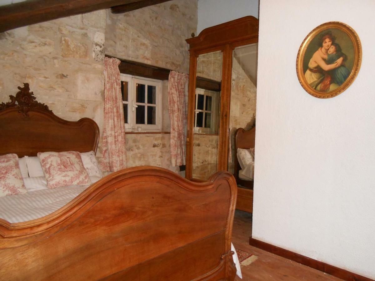 Chat Noir Gite Et Chambre D'Hotes Genouille  Zewnętrze zdjęcie